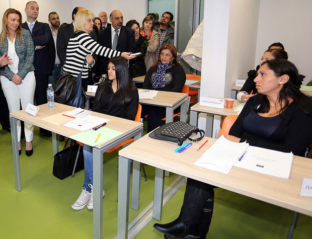 Само 36 Рома на бироу има факултет